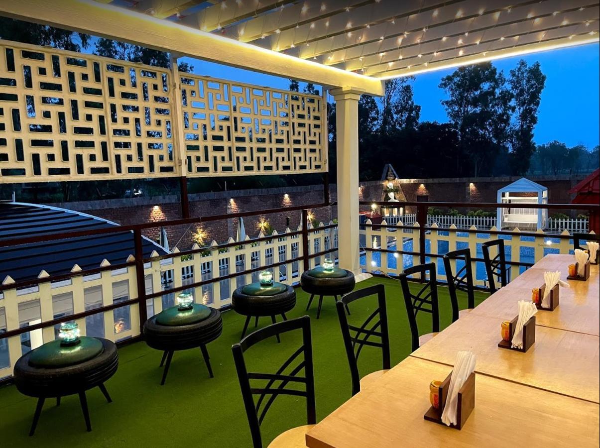 Yashmay Villa Club & Resort Gonda Екстериор снимка