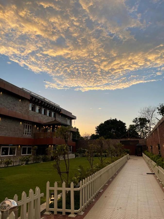 Yashmay Villa Club & Resort Gonda Екстериор снимка