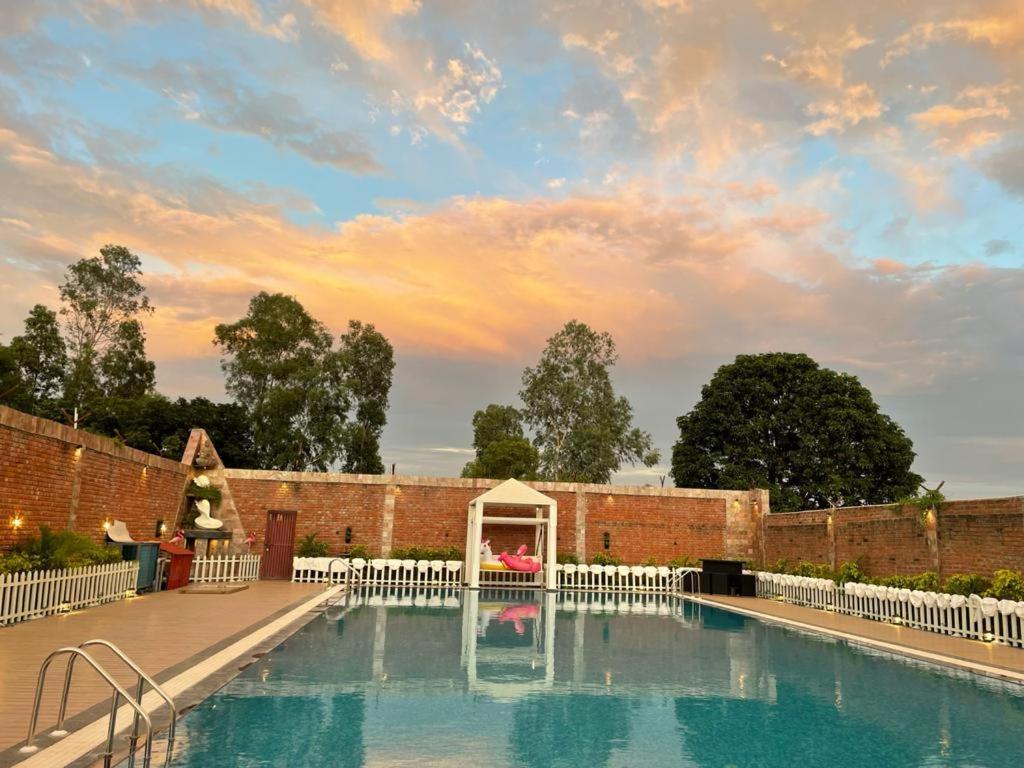 Yashmay Villa Club & Resort Gonda Екстериор снимка