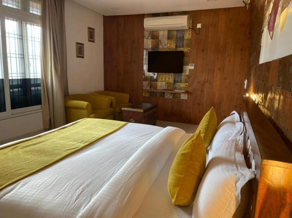 Yashmay Villa Club & Resort Gonda Стая снимка